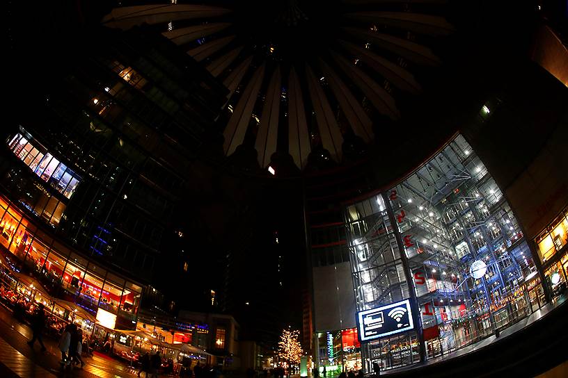 Берлин, Германия. Sony Center на Потсдамской площади