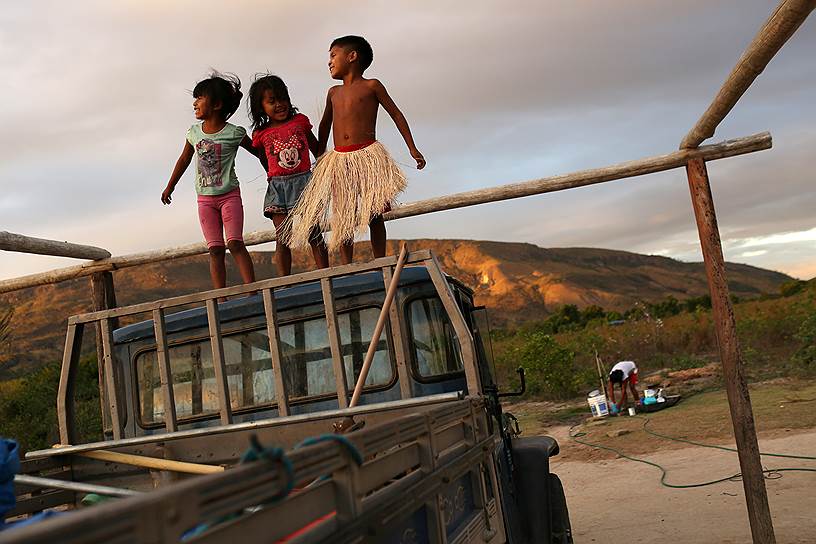 Рапоса-до-Соль, Бразилия. Дети в поселении коренных жителей Амазонки — индейцев макуси