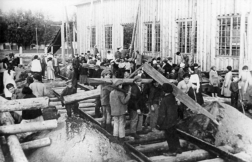 Комсомольский субботник по восстановлению железной дороги, 1920 год