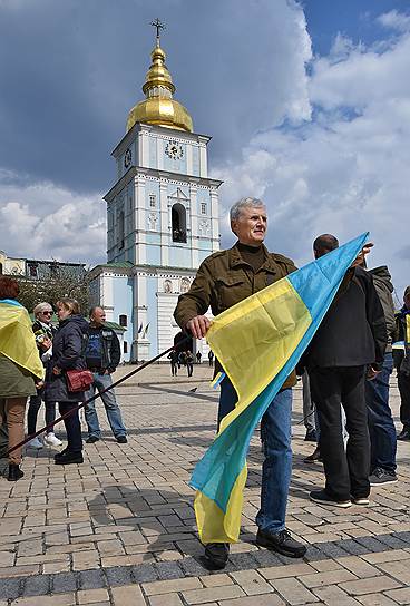 Сторонники Петра Порошенко на шествии в его поддержку