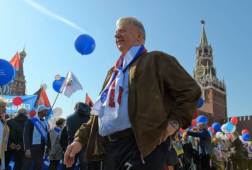 Председатель Федерации независимых профсоюзов Михаил Шмаков во время шествия