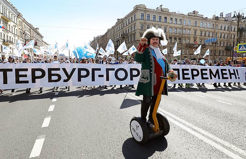 На согласованном первомайском шествии в Санкт-Петербурге задержали более 60 человек. Полиция приступила к задержаниям после того, как в толпе начали выкрикивать лозунги против Владимира Путина и Александра Беглова. По подсчетам «ОВД-Инфо», по всей стране задержаны 124 человека