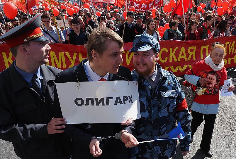 Задержание участника первомайской демонстрации в Санкт-Петербурге