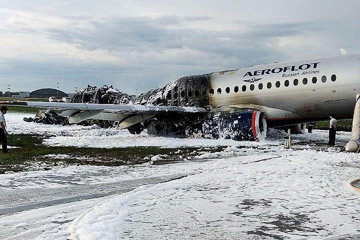 В «Аэрофлоте» сообщили, что причиной пожара стало возгорание двигателей после посадки воздушного судна в Шереметьево. Компания отмечала, что самолет вынужденно вернулся в аэропорт назначения «по технической причине»