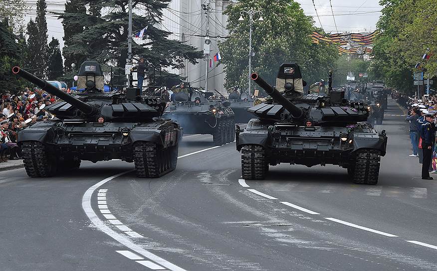 Севастополь. Военная техника на параде