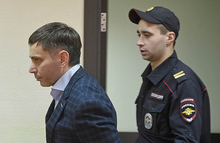 Бывший сотрудник Главного управления уголовного розыска МВД России Вадим Шавлохов (слева)