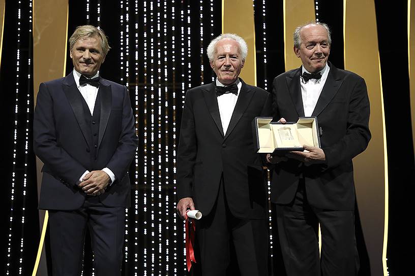 Братья-режиссеры Жан-Пьер (в центре) и Люк Дарденны, получившие приз за лучшую режиссуру, и актер Вигго Мортенсен (слева). На кинофестивале они представили картину «Молодой Ахмед»