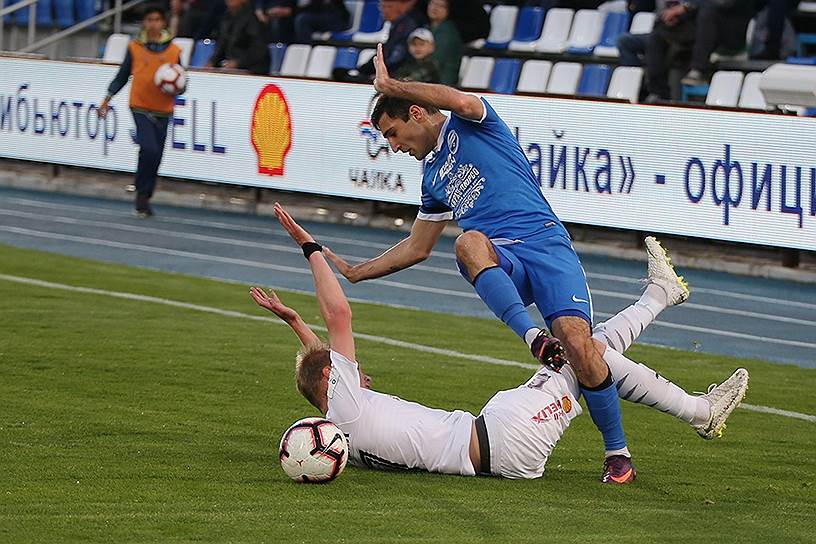 Матч первенства ПФЛ между командами «Чайка» и «Черноморец»