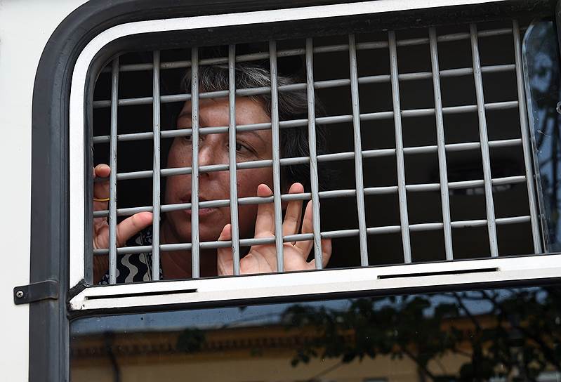 Журналист Анна Наринская, задержанная во время одиночного пикета у здания ГУ МВД России по городу Москве