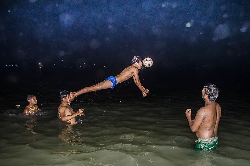 Аянава Сил, Индия. Решающий момент в матче по водному поло. Номинация «Спорт, одиночные фотографии»
