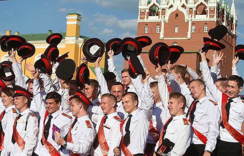 Выпускники кадетского корпуса на Красной площади