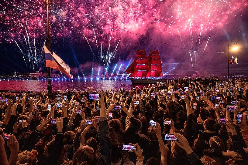 Санкт-Петербург, Россия. Праздник выпускников «Алые паруса»