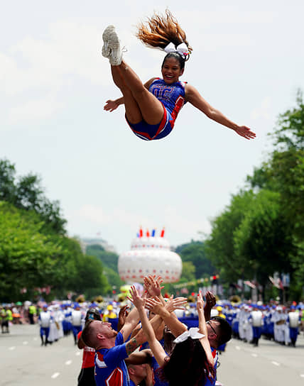 Вашингтон, округ Колумбия. Выступление во время парада в честь Дня независимости