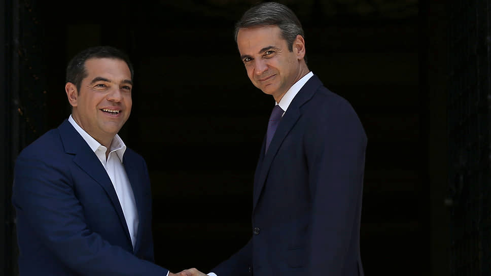 Новый премьер-министр Греции Кириакос Мицотакис (справа) и бывший премьер-министр Алексис Ципрас