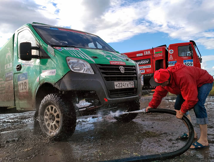 Гоночный автомобиль на базе «Газели», участвующий в ралли
