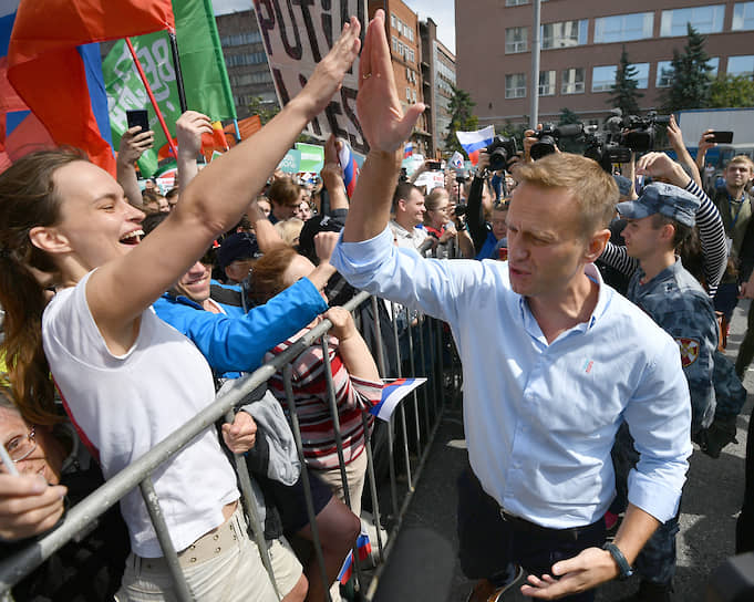 На митинге выступил оппозиционер Алексей Навальный. Он потребовал от властей допустить кандидатов до выборов, а если этого не произойдет — предложил протестующим через неделю провести акцию протеста у столичной мэрии