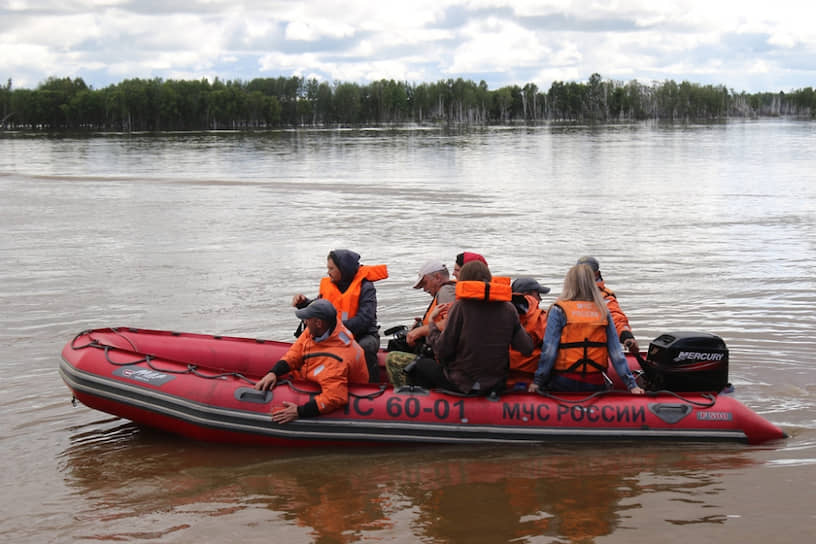 В зоне наводнения в Амурской области власти приняли решение ввести сухой закон, чтобы сократить число бытовых преступлений