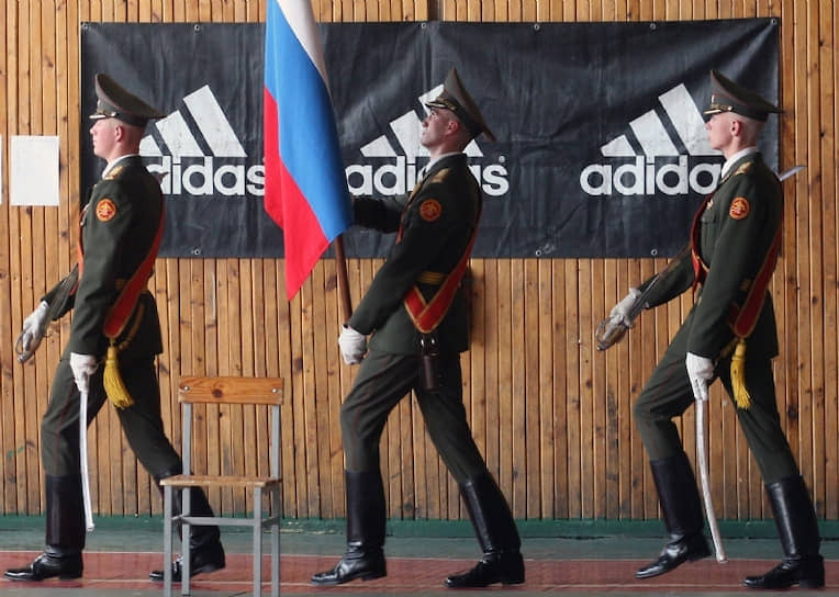 Армия сделает мужчиной, а Adidas — стильным мужчиной
&lt;br>Санкт-Петербург, 2008 год