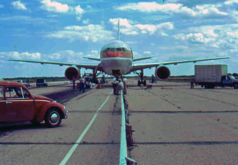 23 июля 1983 года Boeing 767-233 авиакомпании Air Canada, совершавший рейс Монреаль—Оттава—Эдмонтон, израсходовал все топливо, что привело к остановке двигателей. Самолет спланировал с высоты 12 тыс. м и благополучно приземлился на заброшенной авиабазе Гимли