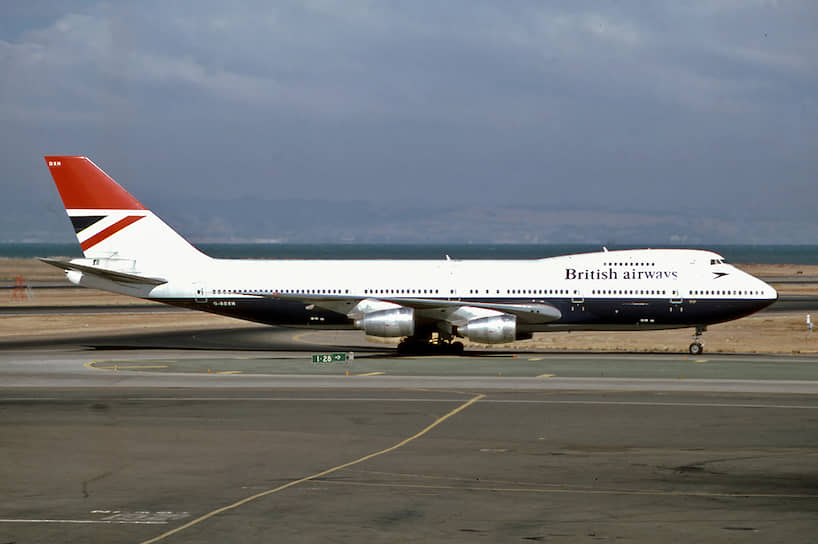 24 июня 1982 года Boeing 747-236B авиакомпании British Airways, летевший по маршруту Лондон—Бомбей—Мадрас—Куала-Лумпур—Перт—Мельбурн—Окленд, через несколько минут после вылета попал в облако вулканического пепла. Из-за этого у самолета один за другим заглохли все четыре двигателя