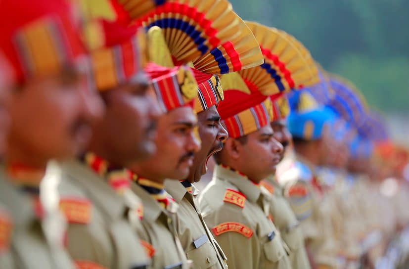 Сринагар, Индия. Военнослужащие на параде в честь Дня независимости республики