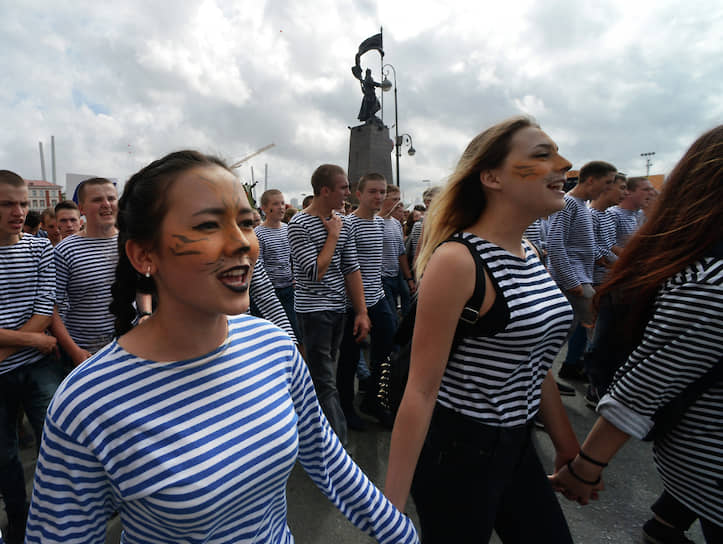 Участники карнавала в честь Дня тигра во Владивостоке, сентябрь 2017 года