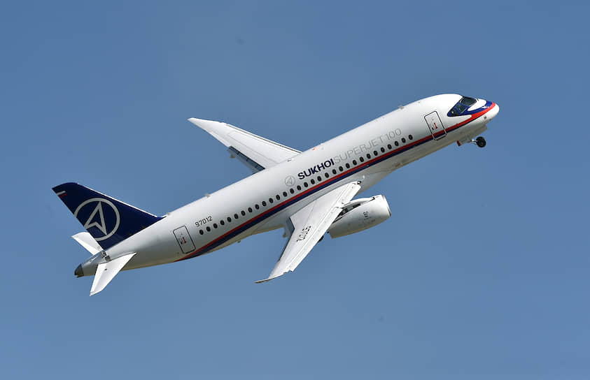 Пассажирский самолет Sukhoi Superjet 100