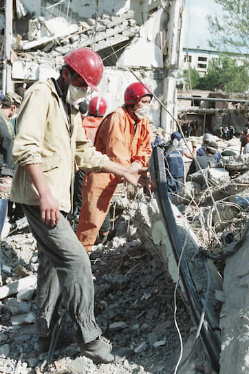 4 сентября 1999 года в &lt;b>Буйнакске&lt;/b> (Дагестан) был взорван жилой дом, в котором проживали семьи военнослужащих 136-й мотострелковой бригады. Погибли 64 человека, из них 23 — дети. Теракт стал частью операции боевиков по вторжению из Чечни в Дагестан, начавшейся в начале августа того же года