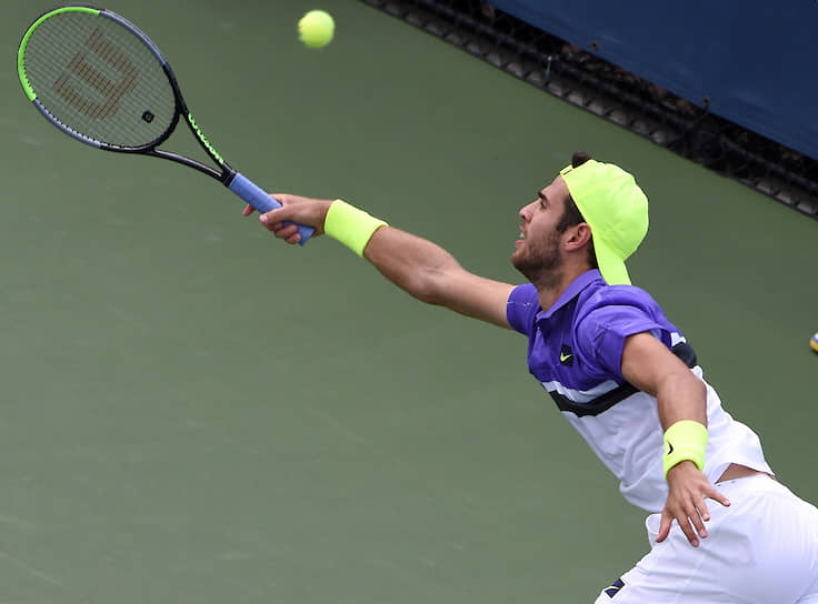 Российский теннисист Карен Хачанов (на фото), входящий в топ-10 рейтинга ATP, уступил в первом круге канадцу Вашеку Поспишилу 