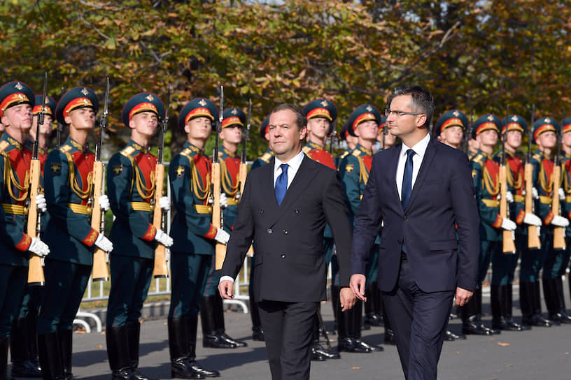 Премьер-министр РФ Дмитрий Медведев на переговорах со своим словенским коллегой Марьяном Шарецем указал, что «отношения между Россией и Евросоюзом сейчас на нуле», поэтому «мы развиваем отношения в двустороннем порядке, в том числе и с нашими друзьями из Словении»