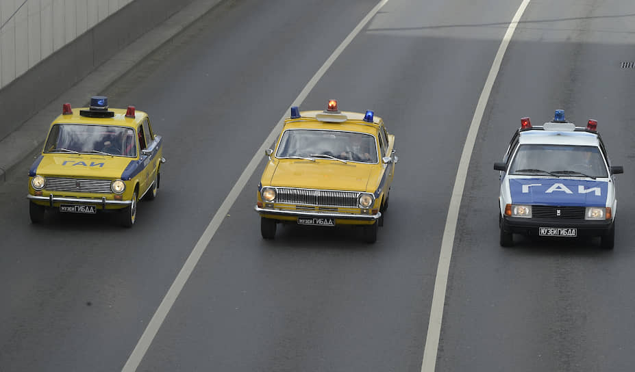 Помимо профессиональных машин, в мероприятии участвовали и ретроавтомобили из музея «Московский транспорт»