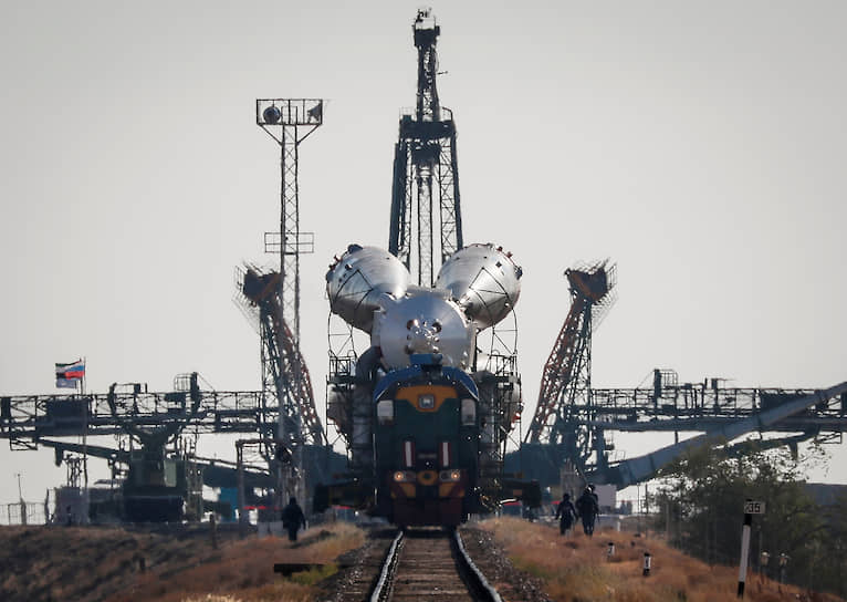 Байконур, Казахстан. Корабль «Союз МС-15» готовят к полету на МКС