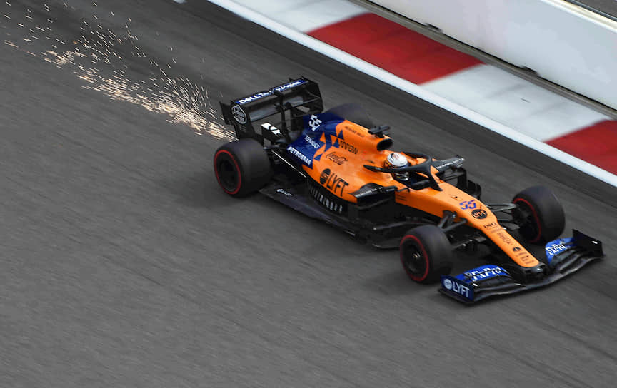 Пилот команды McLaren Карлос Сайнс