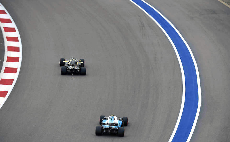 В Кубке Конструкторов первые три места занимают: Mercedes — 571 очко, Ferrari — 409 и Red Bull — 311