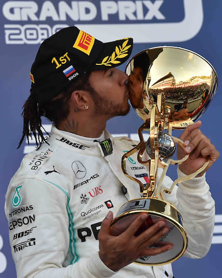 Пилот команды Mercedes Льюис Хэмилтон (на фото) выиграл российский этап «Формулы-1» в четвертый раз. Ранее он побеждал в 2014, 2015 и 2018 годах