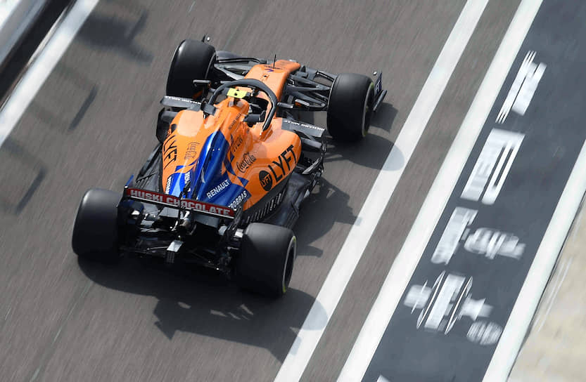 Пилот команды McLaren Карлос Сайнц, он финишировал шестым