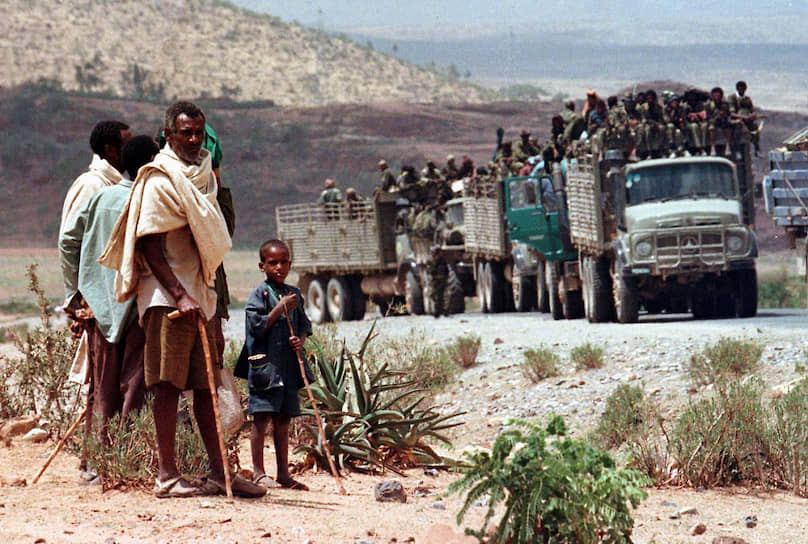 В конце февраля 1999 года эфиопские войска совершили массированные авиаудары по эритрейской территории. Эритрейцы предотвратили прорыв фронта, но под бомбежками погибли несколько тысяч военных