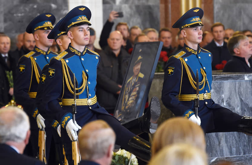 Прощание с Алексеем Леоновым состоялось на Федеральном военно-мемориальном кладбище в городе Мытищи Московской области 