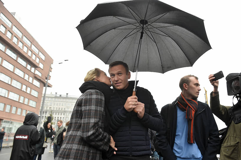 Оппозиционер Алексей Навальный с женой Юлией
