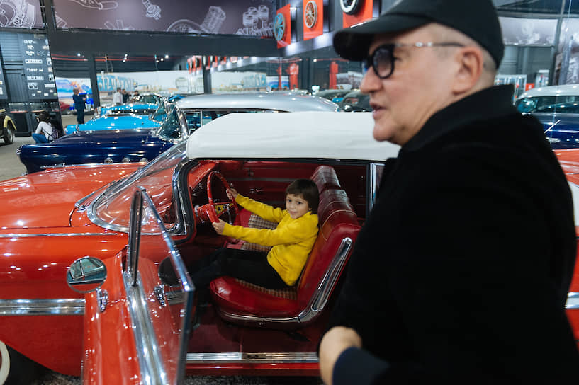 Телеведущий Дмитрий Дибров на праздновании Дня автомобилиста в автомузее &quot;Моторы Октября&quot;