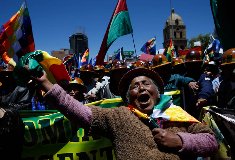 В ходе акций в Боливии пострадали как минимум 30 человек. Они были ранены при столкновении сторонников и противников президента Эво Моралеса, который победил на прошедших выборах. Его основной соперник Карлос Меса отказался признавать итоги голосования и обвинил избирком в фальсификациях