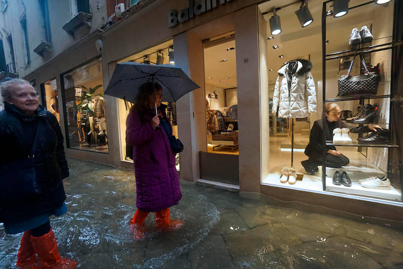 Наводнения из-за проливных дождей наблюдаются также и в других городах Италии