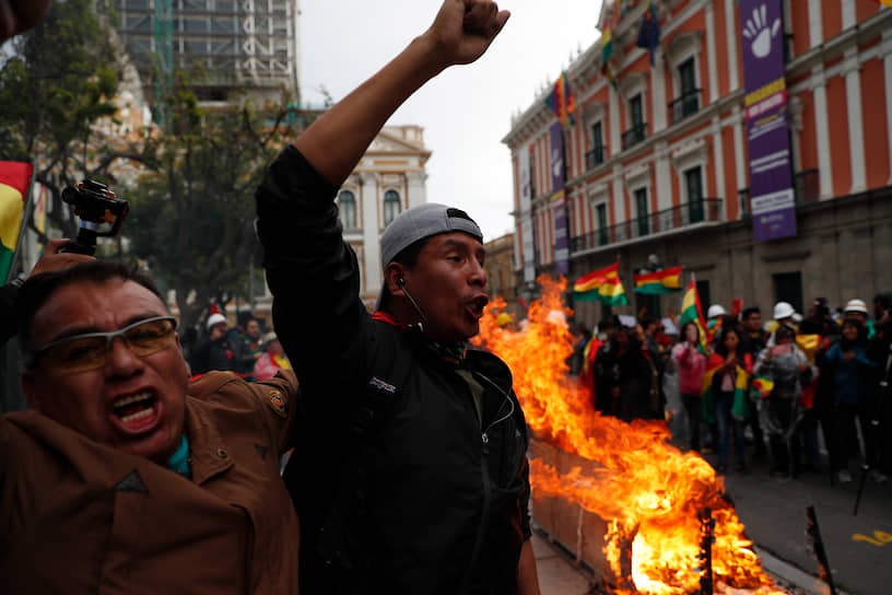 По сообщениям генпрокуратуры Боливии, жертвами беспорядков в стране стали, как минимум, семь человек
