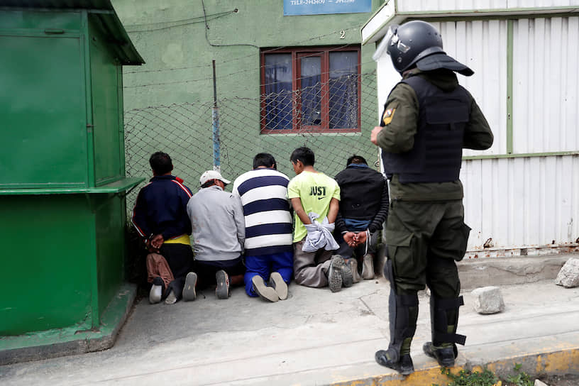 12 ноября министерство иностранных дел Мексики заявило, что может предоставить Эво Моралесу статус беженца