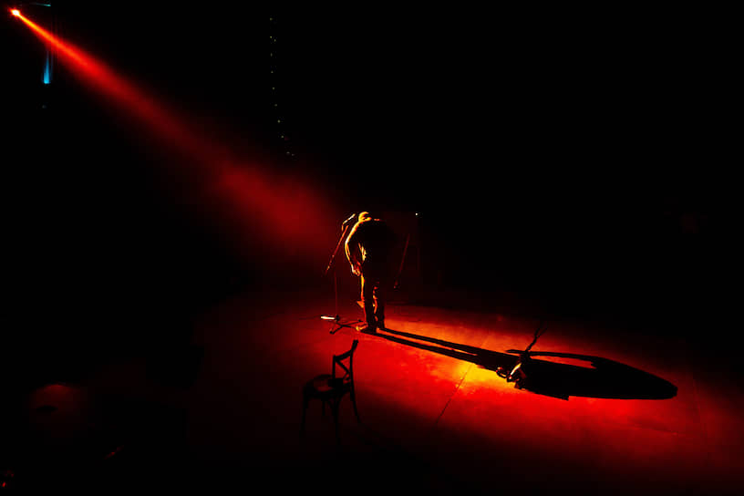 Санкт-Петербург. Актер и музыкант Петр Мамонов во время выступления на творческом вечере в клубе «Морзе»