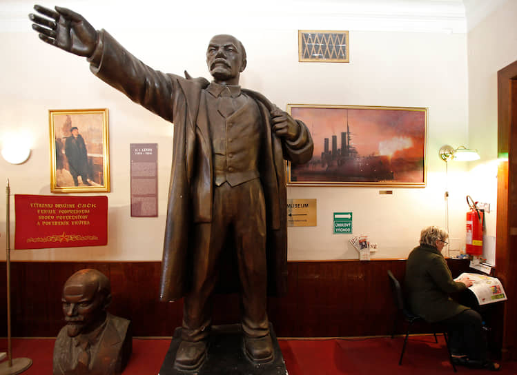 Музей коммунизма в Праге был создан американцем Гленном Спикером, скупившим за $28 тыс. около 1000 артефактов социалистической эры. Эта инвестиция, наверняка, давно оправдалась