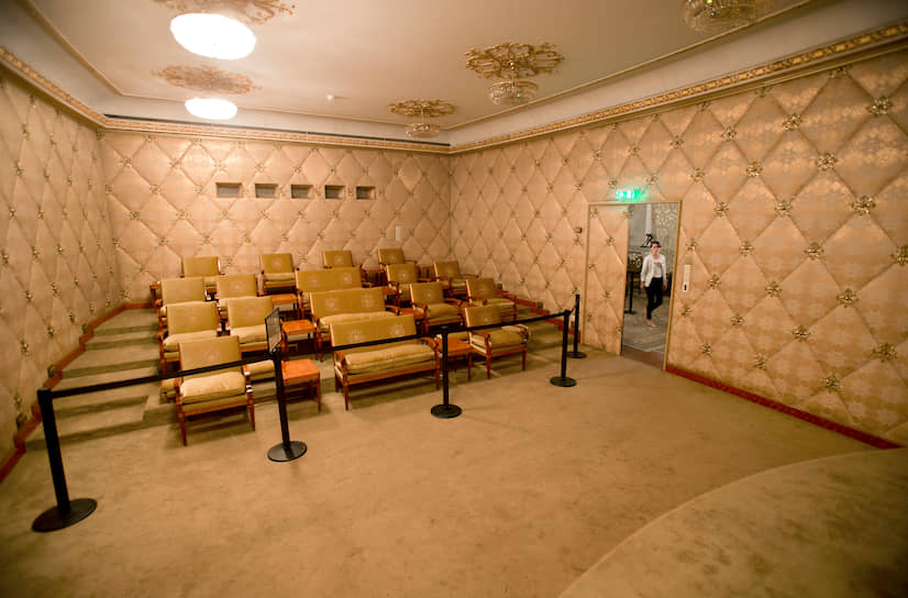  Супруги Чаушеску обладали единственным в социалистической Румынии домашним кинотеатром