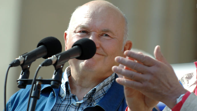 Пчела со взятком
