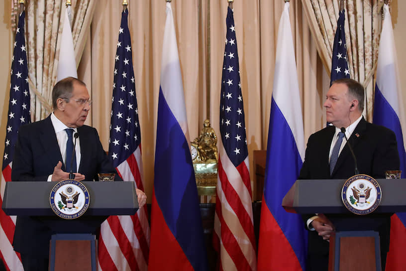Министр иностранных дел России Сергей Лавров (слева) и госсекретарь США Майкл Помпео