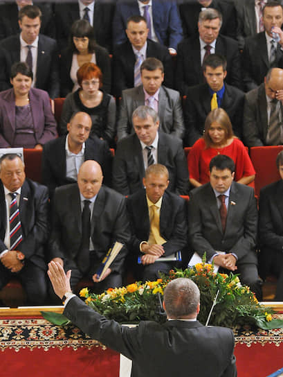 2011 год. Председатель ЛДПР (спиной) на предвыборном съезде партии в Колонном зале Дома Союзов